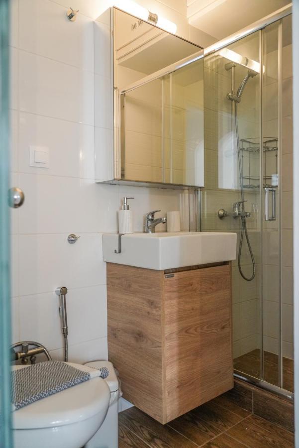 Breeze One Bedroom Apartment By Blupine Atena Exterior foto