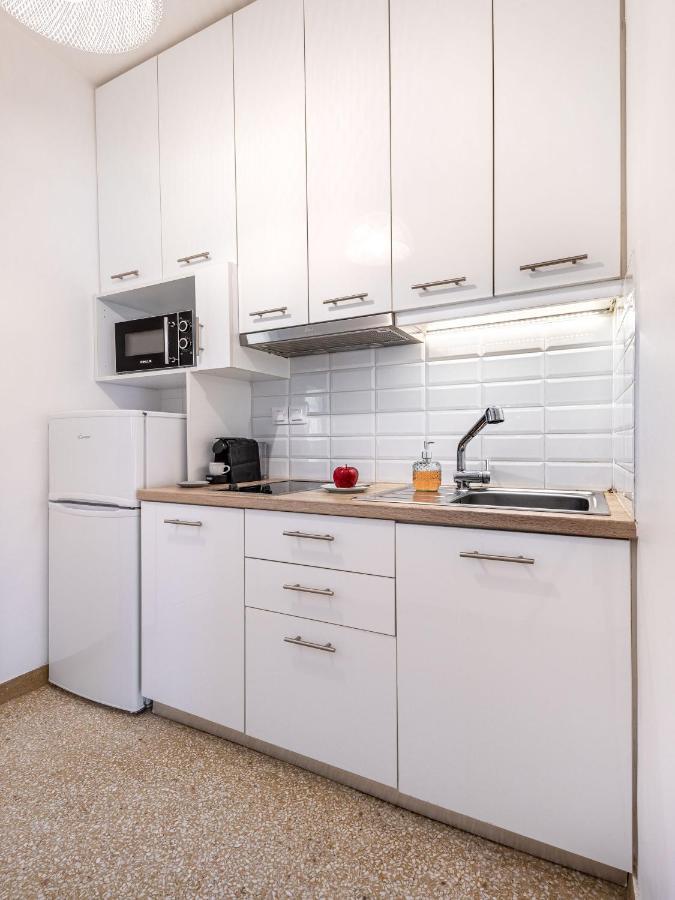 Breeze One Bedroom Apartment By Blupine Atena Exterior foto